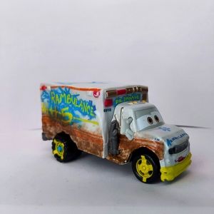 Dr Damage Rambulance Cars 3 1:55 Scale Diecast Car Mattel Disney Pixar Ambulance